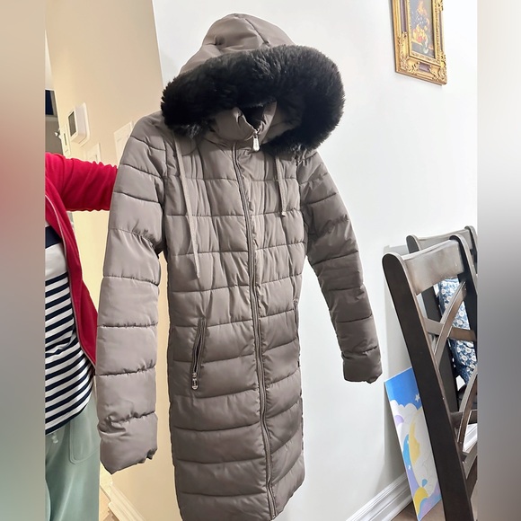 ❄️ Calvin Klein Winter Coat with Fur Hood ❄️ - Picture 1 of 2